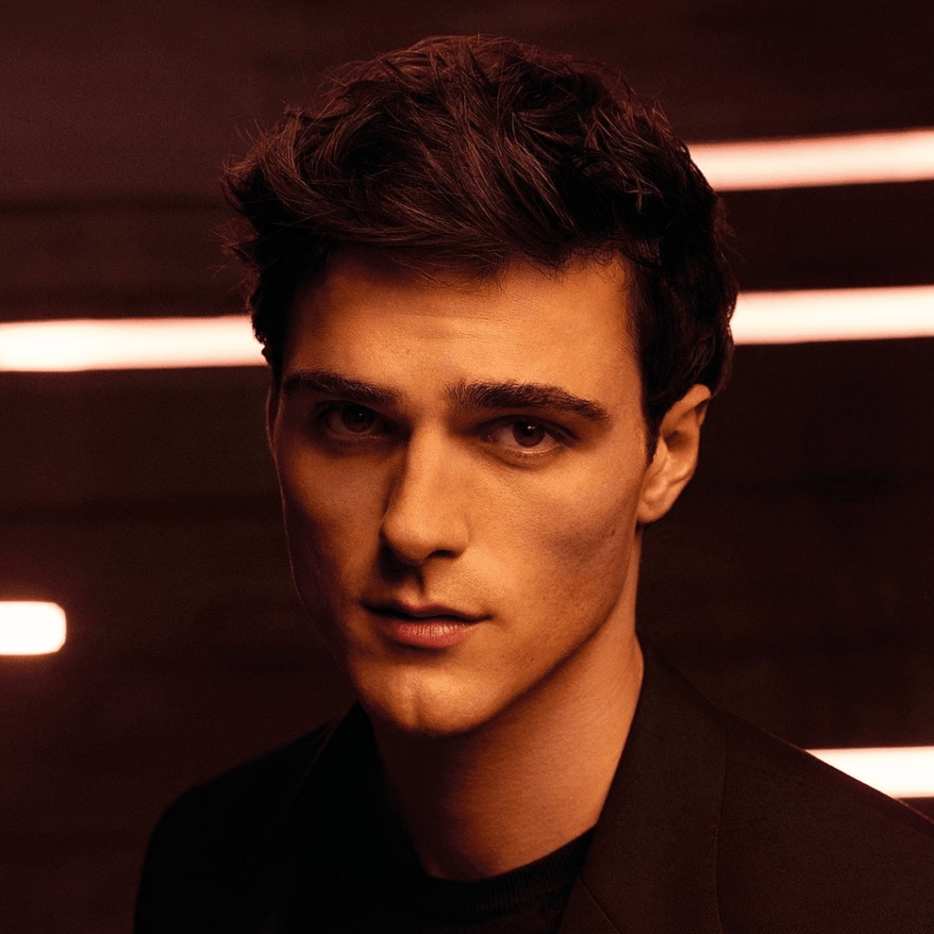 Jacob Elordi como Elvis Presley