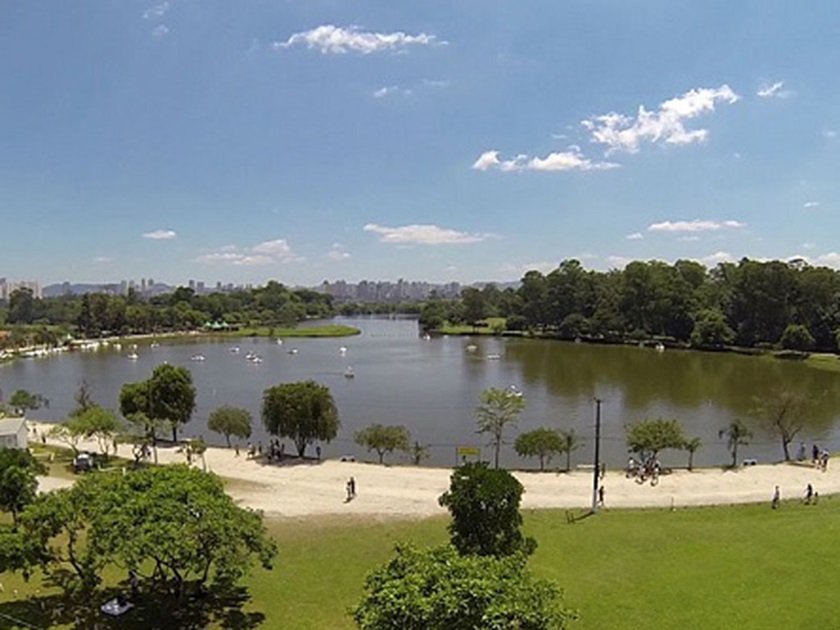 Vista do lago do parque ecologico tiete