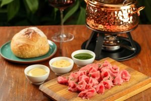 Temporada de fondue no Praça São Lourenço