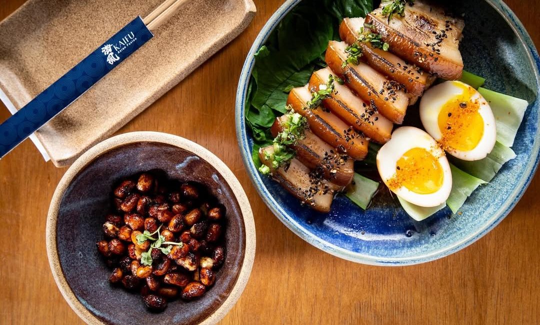 Pratos sofisticados de culinária japonesa servidos em restaurantes de São Paulo para o Dia da Imigração Japonesa.