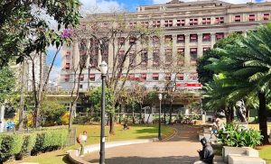 oficina de arte e skate no centro