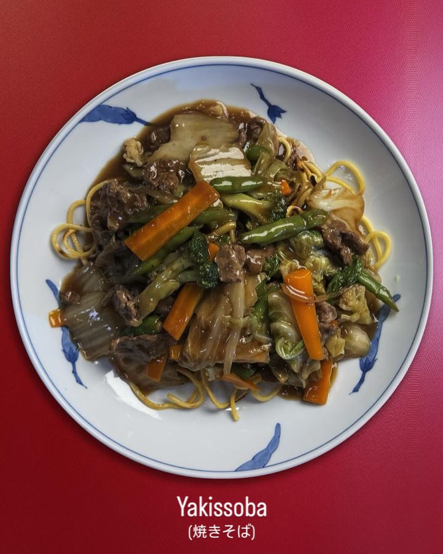 o restaurante oferece cinco versões sofisticadas de yakissoba