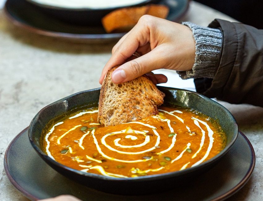 Sopas e caldos aquecem o inverno no Talchá