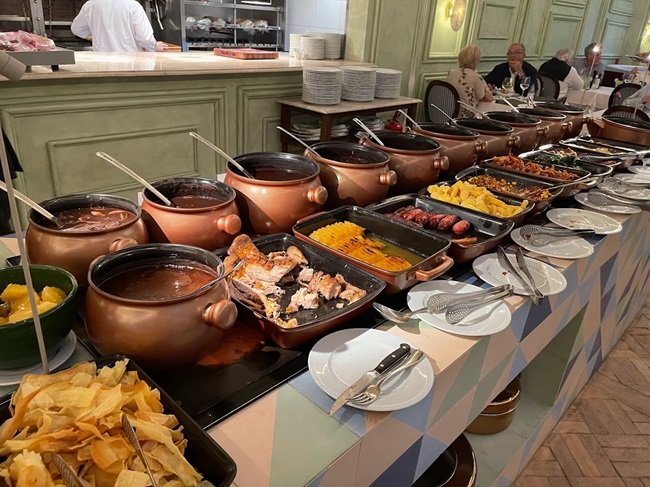 10 restaurantes para provar feijoada em São Paulo