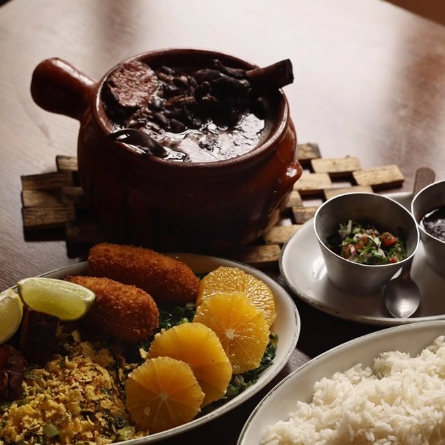 10 restaurantes para provar feijoada em São Paulo