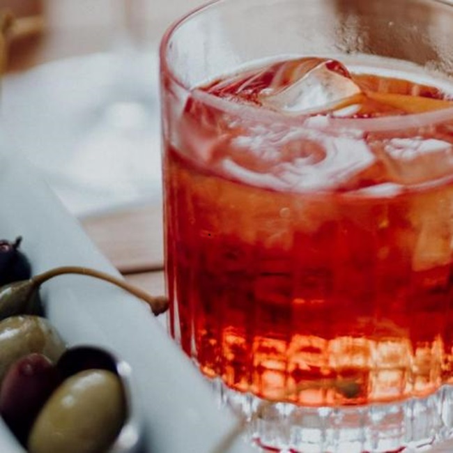 Roteiro spritz: onde brindar com coquetéis leves e elegantes