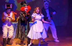 Alice no País das Maravilhas um Musical Desconcertante
