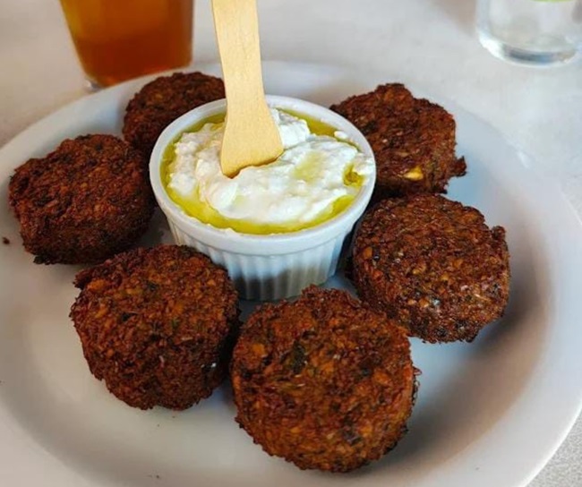 Prato Grego celebra cinco anos com novo chef e menu