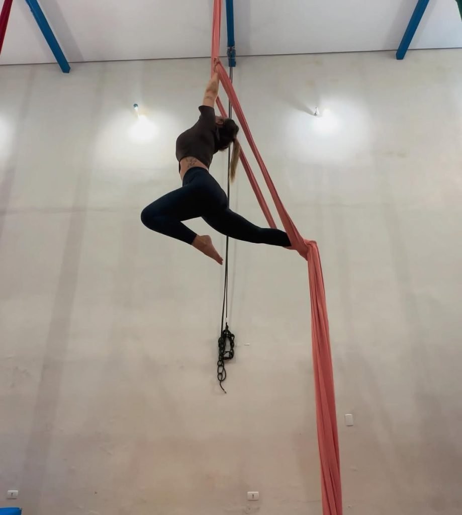 Tecido acrobático em academias