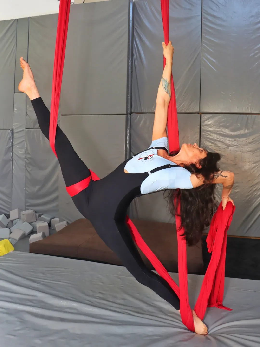 Tecido acrobático em academias