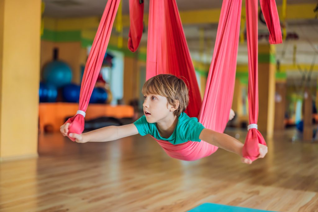 Tecido acrobático em academia