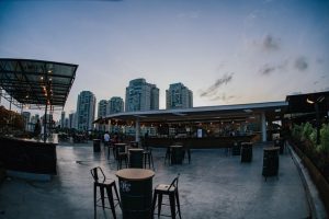 Reserva Rooftop: refúgio verde com drinks autorais