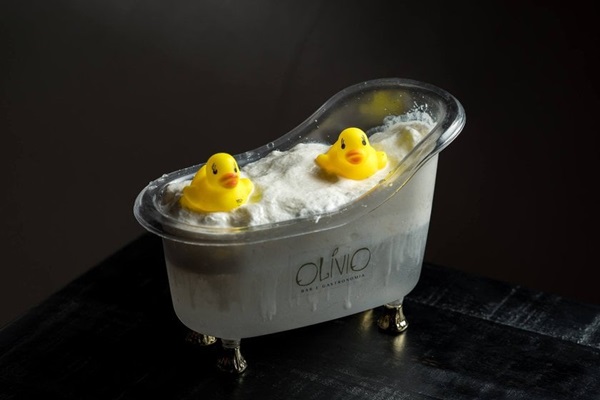 Drinks criativos: quando o copo também é atração