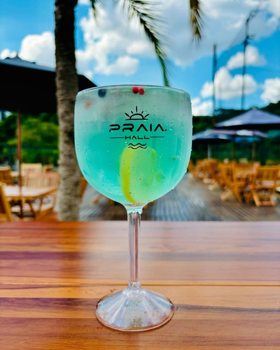 Praia e drinks sem sair da capital