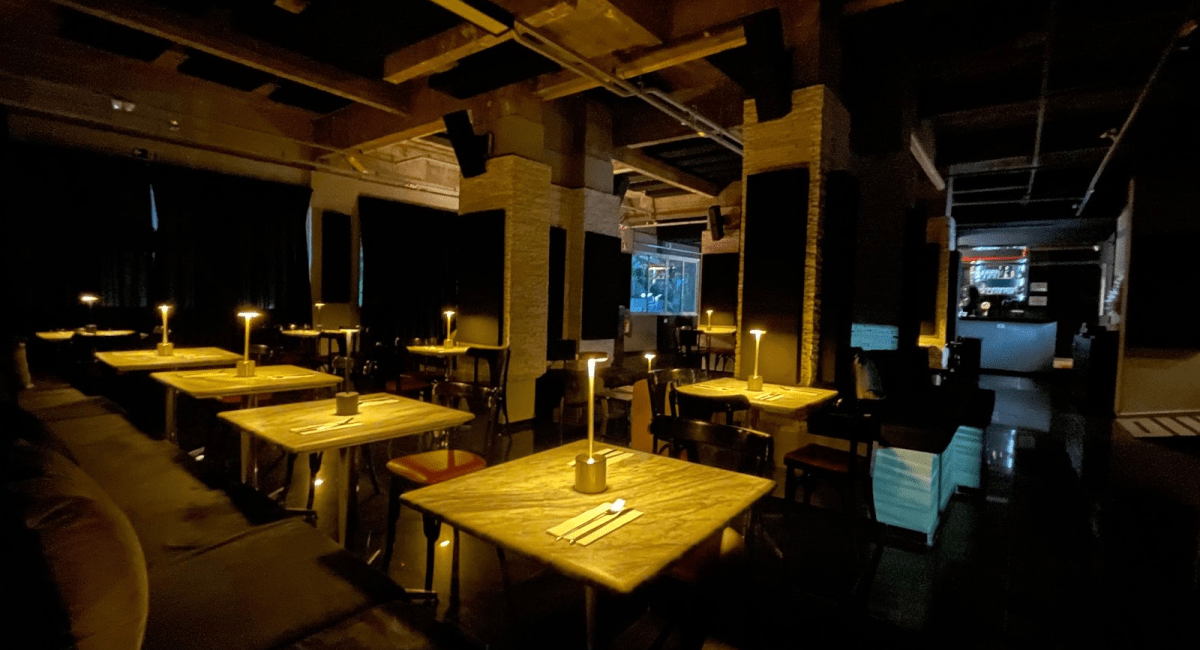 Refúgio sonoro une bar, restaurante e galeria