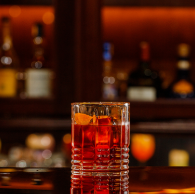 Gastronomia italiana, drinques e rock no Bar Charles Edward