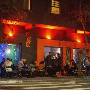 Seu Bigode reabre com nova curadoria musical