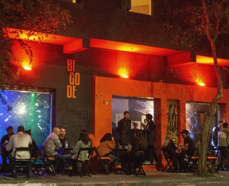 Seu Bigode reabre com nova curadoria musical