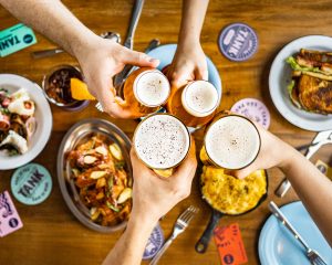Sabores em ascensão: IPAs em série no mês da cerveja