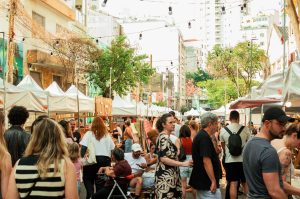Feira une arte e gastronomia vegana