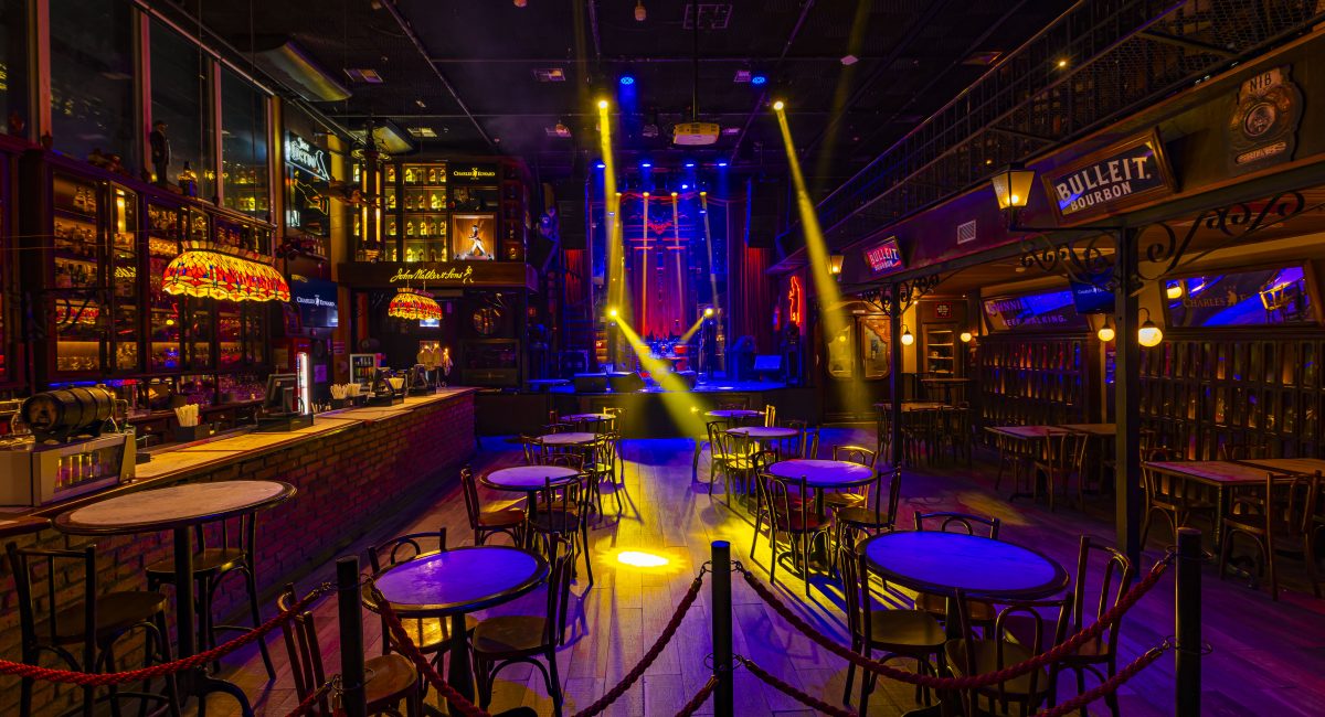 Gastronomia italiana, drinques e rock no Bar Charles Edward