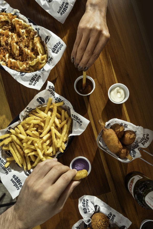 Sauce Burgers completa um ano com brindes