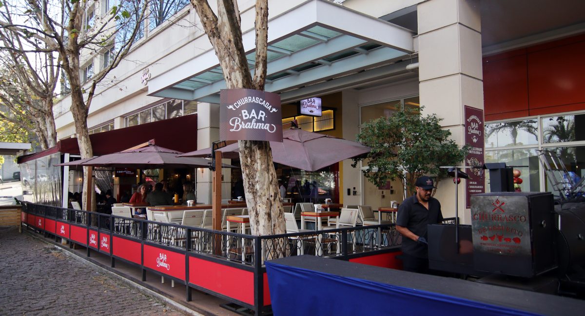 Tributo celebra um ano do Bar Brahma