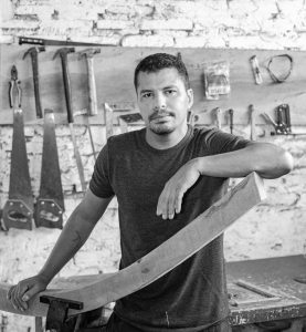 Entre Ruínas: o mundo em trânsito de Marcone Moreira