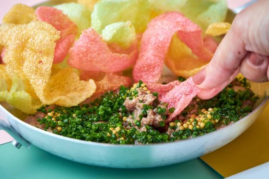 Sabores leves e drinques gelados para brindar o verão