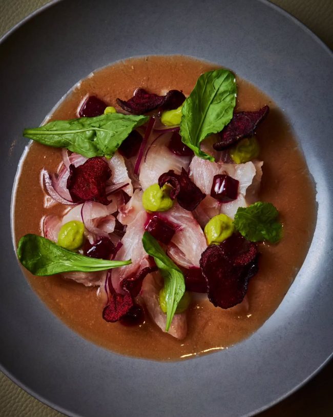 Sabores leves e drinques gelados para brindar o verão