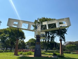 Réplica do 14-Bis - Praça Campo de Bagatelle