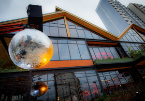 Outback inaugura megarestaurante de rua