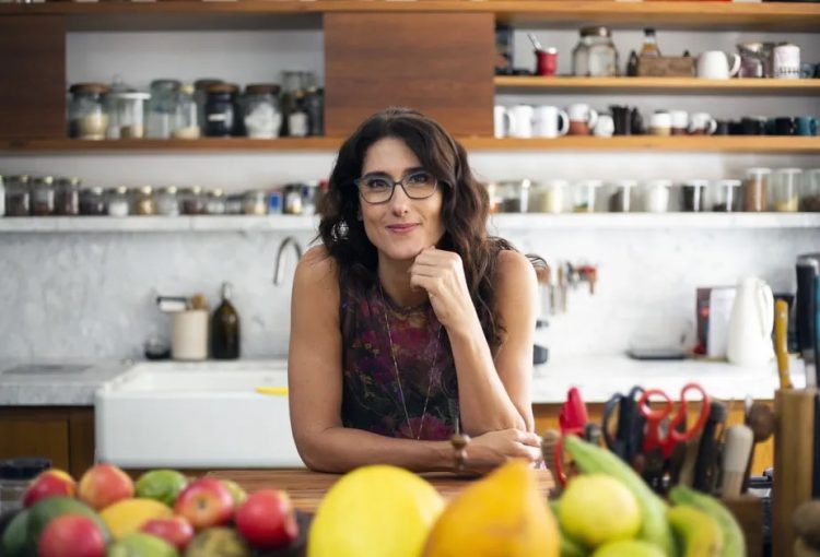 Jantar no MASP reúne Paola Carosella e Manuelle Ferraz