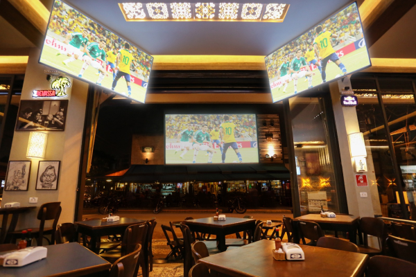 Bares abertos na virada do ano para brindar com música