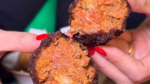 Comida de Porteco une samba e bolinhos especiais