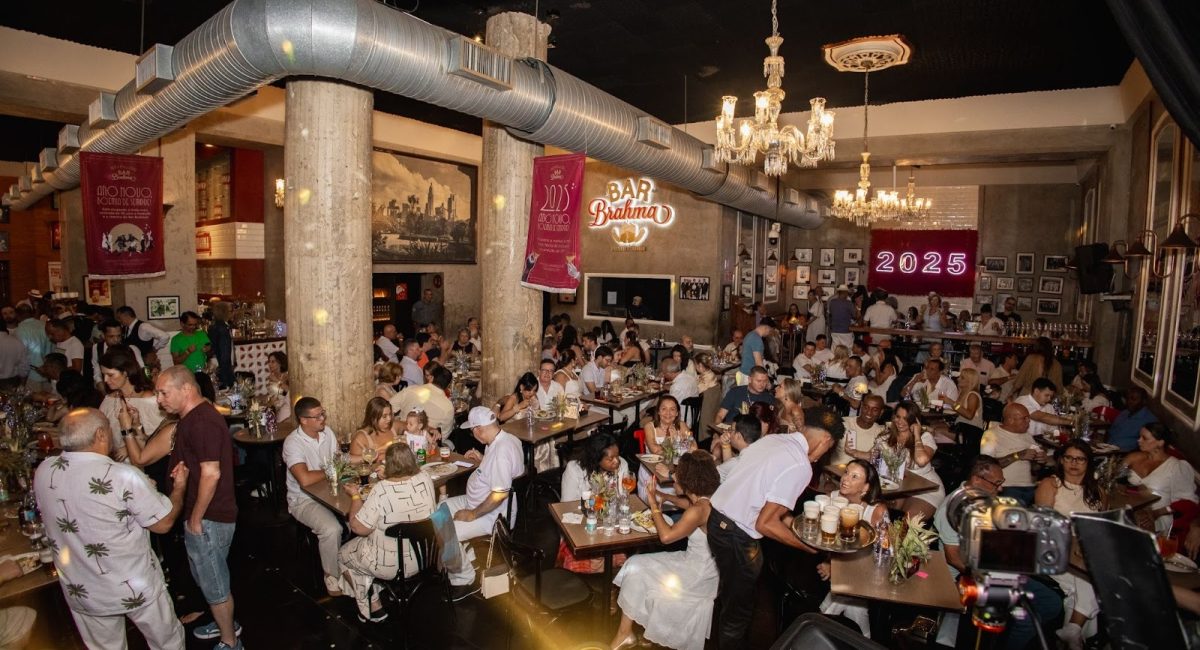 Réveillon no Bar Brahma une música, open food e samba