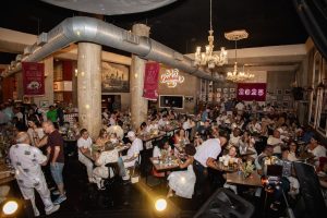 Réveillon no Bar Brahma une música, open food e samba