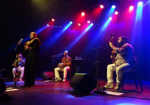 Edson Cordeiro canta Carmen Miranda