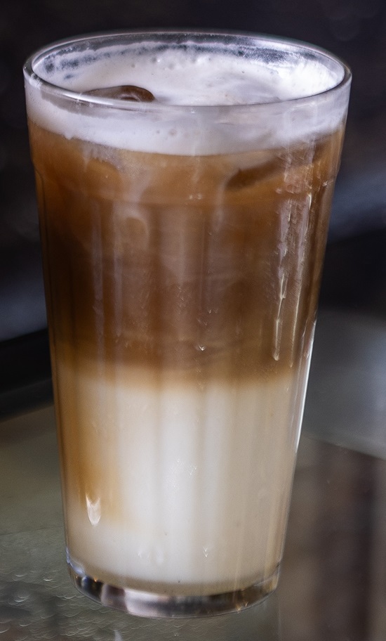 Verão impulsiona versões de cafés gelados