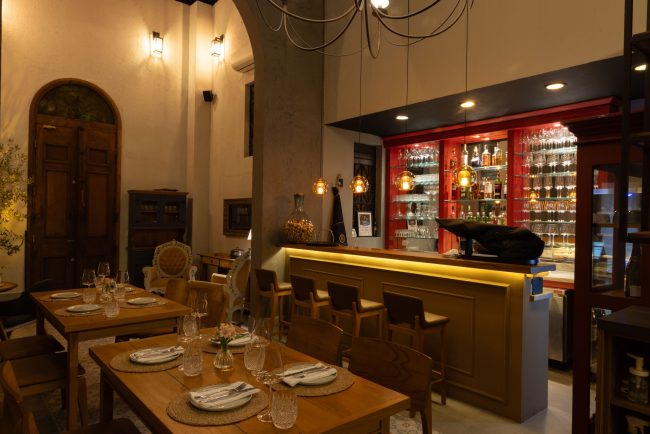 Cozinha ibérica autoral em novo endereço