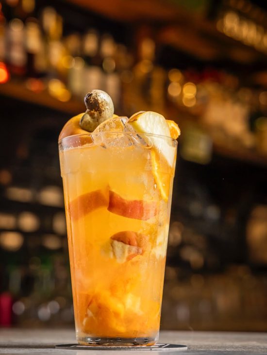 Onde comer e se hidratar no circuito dos blocos de rua