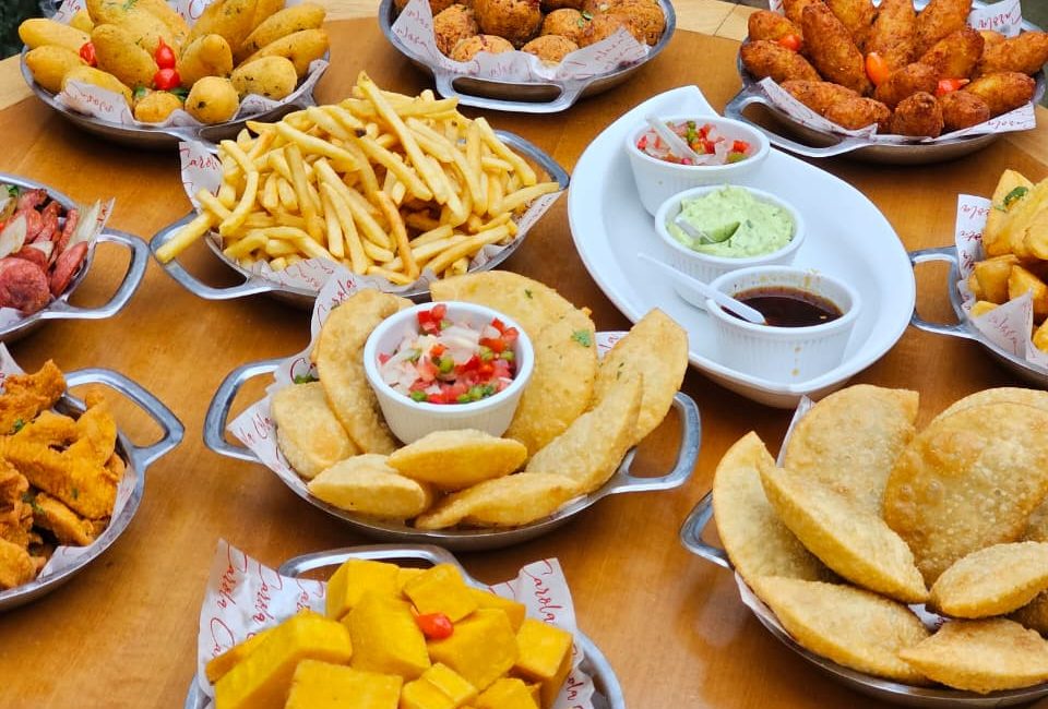 Carnaval com conforto e boa mesa no Carola Resto Bar