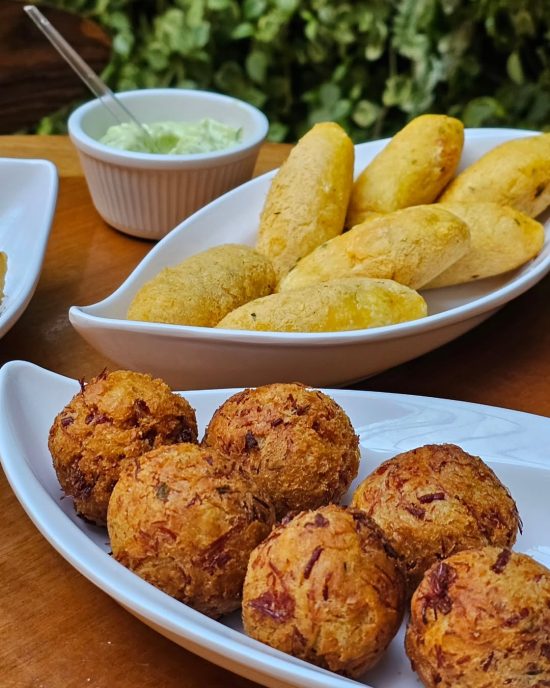 Carola faz esquenta para a Pipoca da Rainha