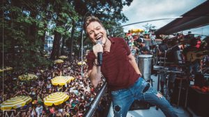 Michel Teló apresenta bloco sertanejo no Carnaval