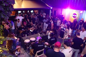 AYÊ Bar celebra 1 ano com roda de samba