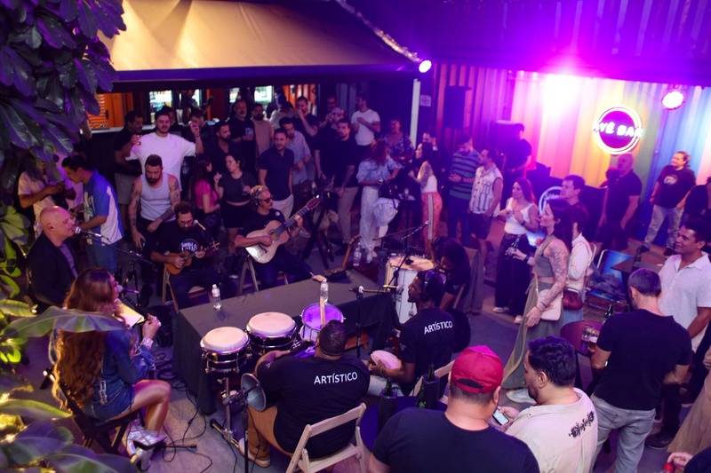 AYÊ Bar celebra 1 ano com roda de samba