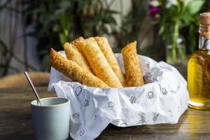 Pastel além da feira: versões clássicas e releituras