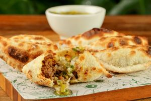 Pastel além da feira: versões clássicas e releituras