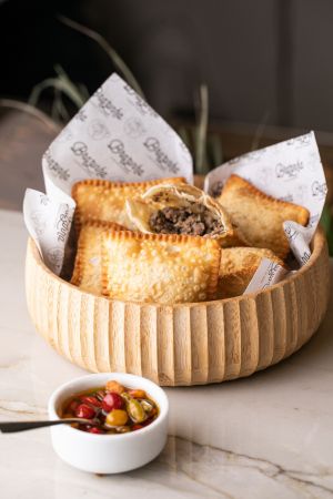 Pastel além da feira: versões clássicas e releituras