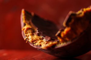 Ovo de Páscoa de R$ 480 destaca caju em texturas